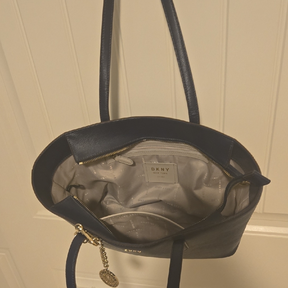 DKNY Bryant Medium Zippered Tote Bag - Picture 4 of 12